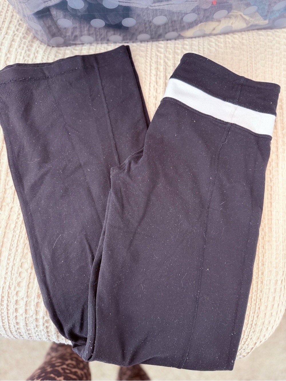 Lululemon - OLD PILLING Groove Pants - size 8